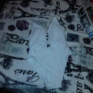 🚨FINAL SALE🚨 Beautiful one piece swim suit